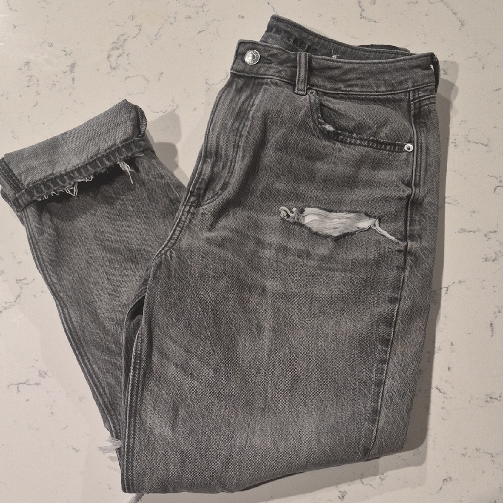 NWOT American Eagle Outfitters Women's Grey Distressed Mom Jean